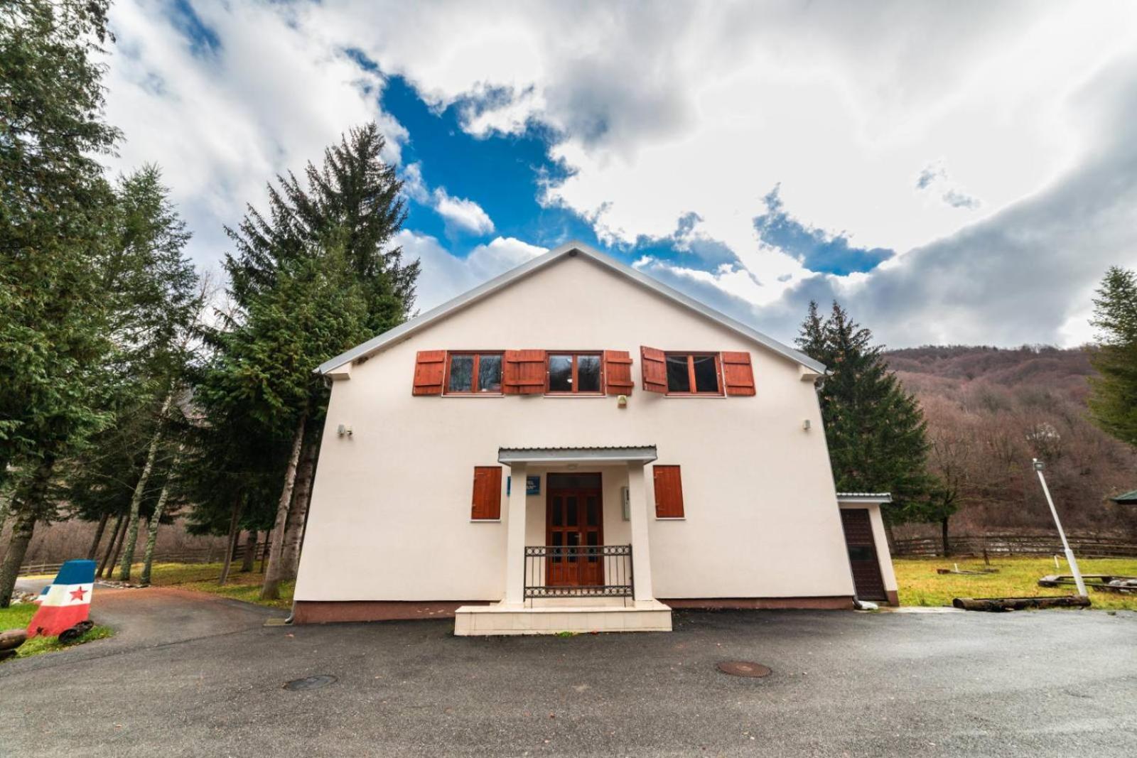Hostel Mojan Andrijevica エクステリア 写真